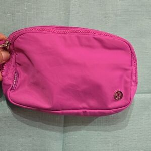 Lululemon 1L Everywhere Belt Bag in Pink – Stylish Daily Crossbody Waist Bag EUC